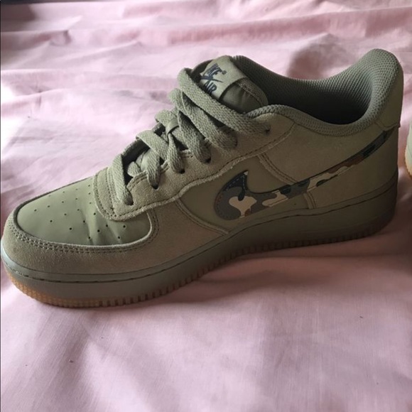 Nike - Picture 2 of 3